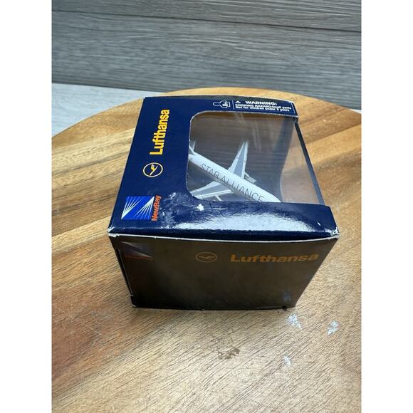NewRay 1/800 Scale Lufthansa Boeing 767 - 300 Pop - Picture 3 of 6